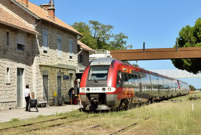 Train en gare Occitanie