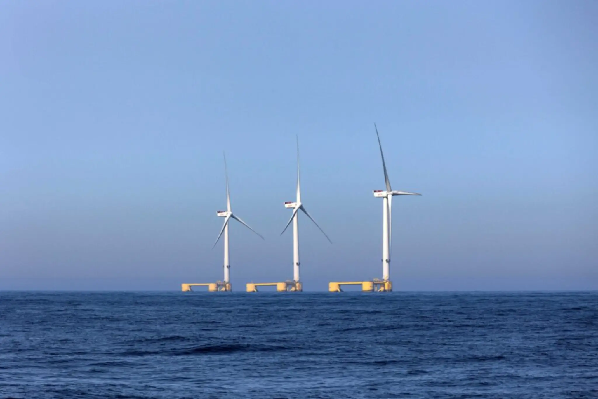 Région Occitanie : un plan de 570 M€ dans la décarbonation 6 - Les indiscretions photo eoliennes en mer - Les indiscretions