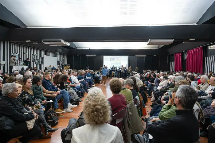 Municipales 2026 : des potins à nous transmettre ? C’est ici ! 2 - Les indiscretions La soirée de lancement des consultations a eu lieu le 11 février. ©Nîmes en commun