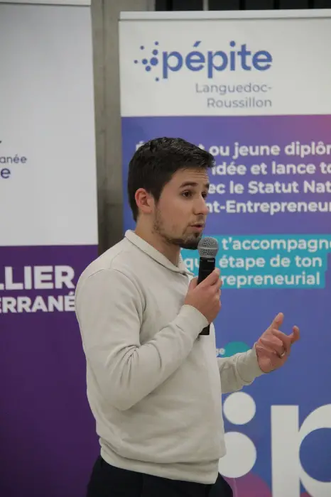 Élian Jeulin, de la manette à la lampe torche 9 - Les indiscretions Elian Jeulin lors de son Pitch pour le concours national Pépite.
