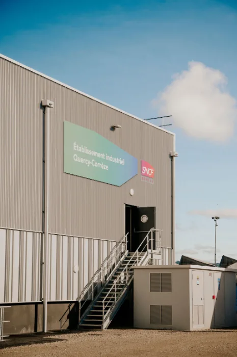 SNCF Réseau inaugure une unité de production de traverses en bois dans le Lot 5 - Les indiscretions SNCF Lot