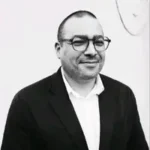 Voilà qui fait plaisir 26 - Les indiscretions Malik Hamel, Logement d’Entreprise