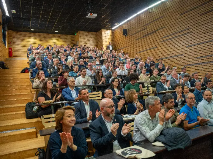 370 RTP03741 - Les indiscretions