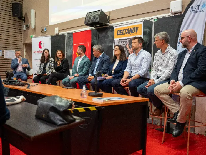 495 RTP03781 - Les indiscretions