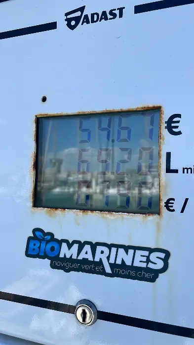 Après Palavas et Marseille, l’héraultais Biomotors déploie le Superéthanol E85 à Port-Camargue 2 - Les indiscretions Le prix du plein de bioéthanol pour un plaisancier.